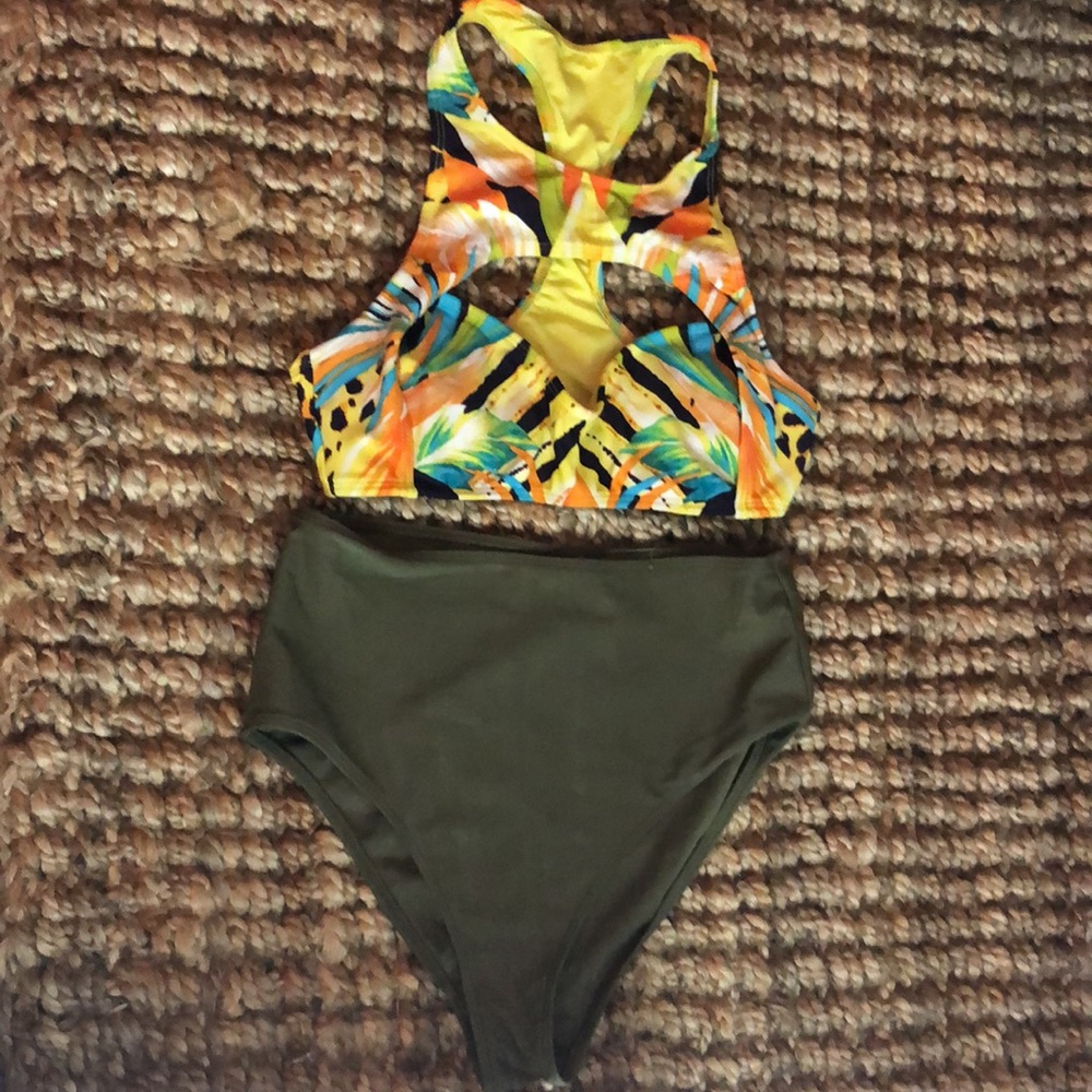 Swimsuit - Picture 2 of 4